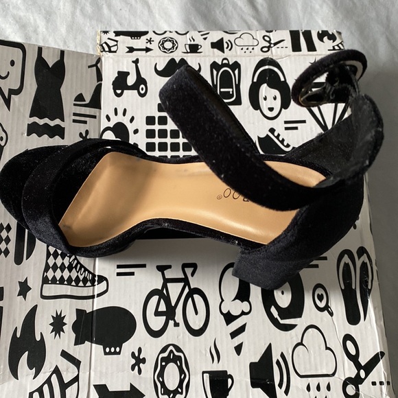 Great for Fall and Winter Looks!!! - Picture 5 of 6